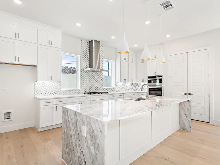 917 Protea St — Photo 24