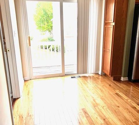5th image of 548 Cary Woods Cir