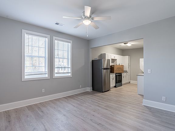 5th image of 202 Carolina St