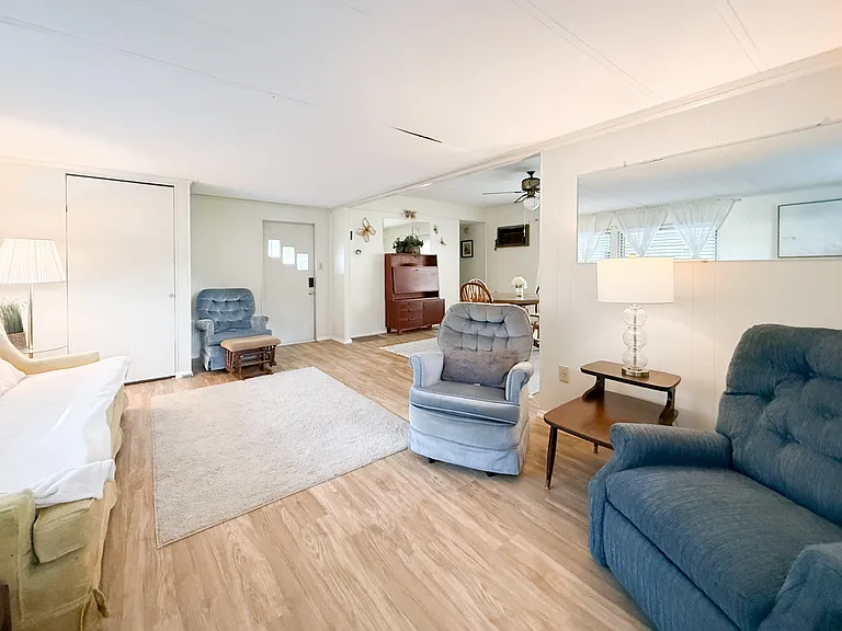 37039 Karen Ave — Photo 3