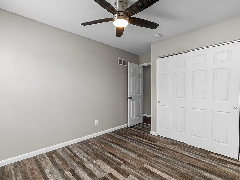 6593 Buckingham Palace Dr — Photo 32