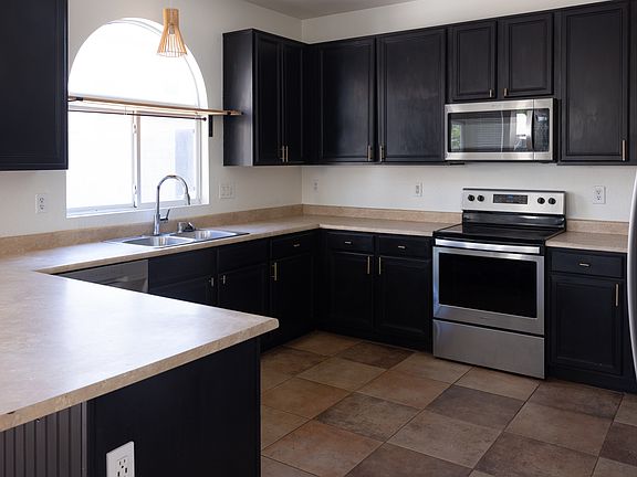 3rd image of 9016 W Preston Ln