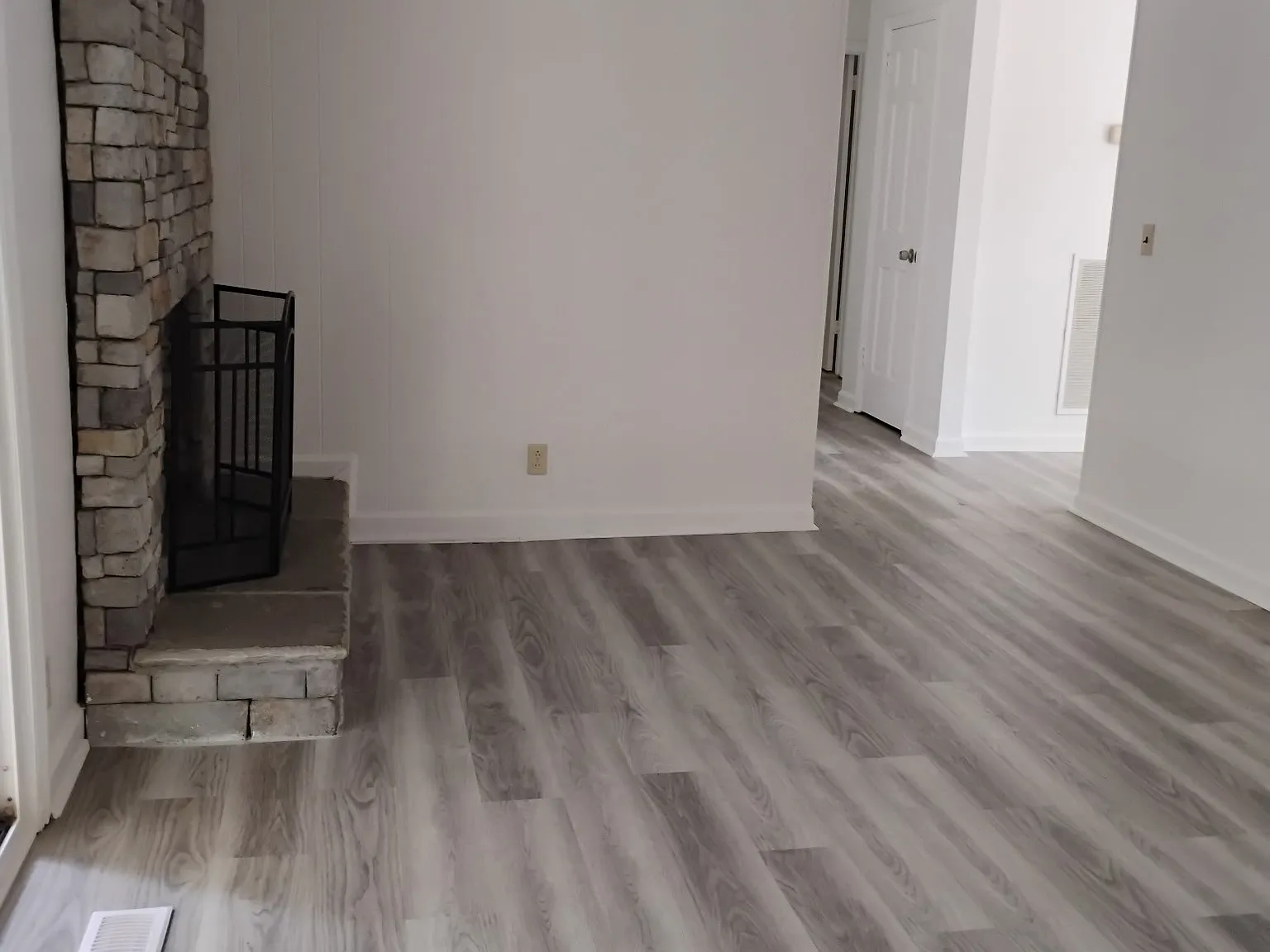 3 bed, 2.0 bath, 2200 sqft, $2,500 — Photo 3