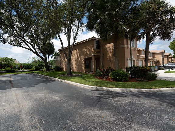 3rd image of 10118 Royal Palm Boulevard #201-C