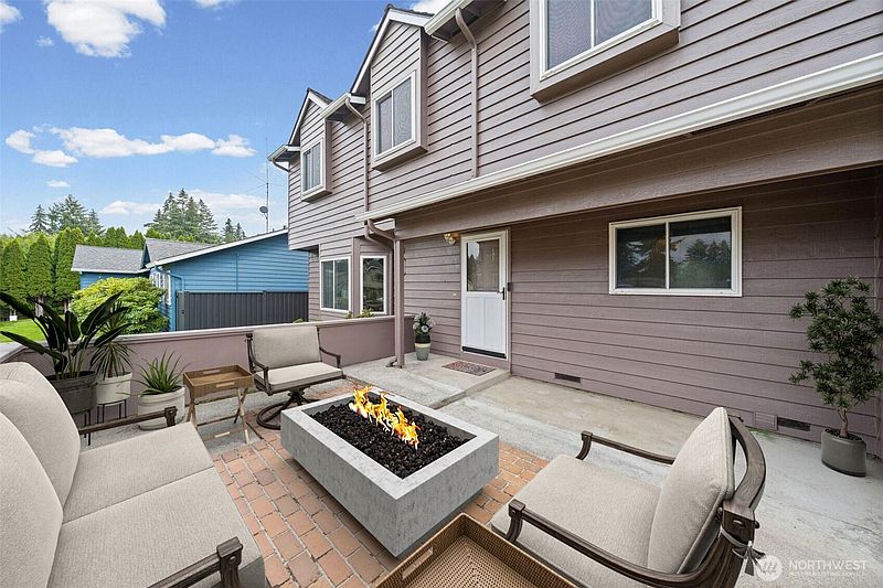 4th image of 2509 NE 23rd Place