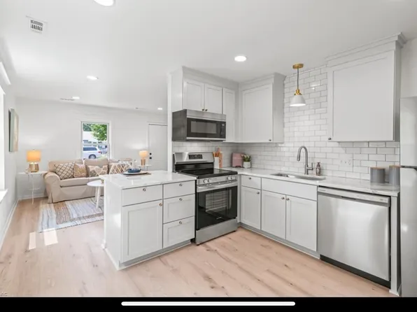 118 Peach Tree Ln, Hampton, VA 23669