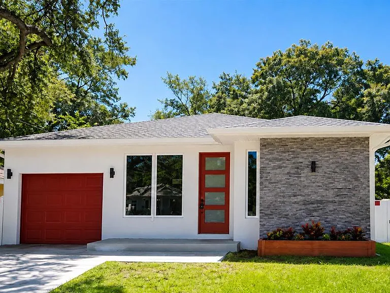 3203 E Diana St — Photo 1