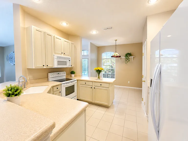 6290 Buckingham St — Photo 2