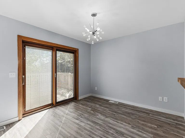 570 Oasis Dr — Photo 4