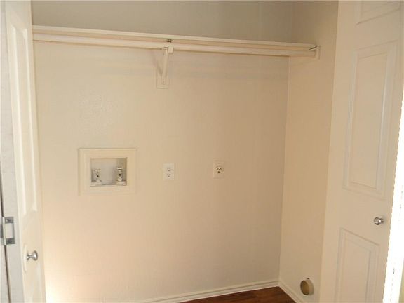 4th image of 10621 Flamewood Dr