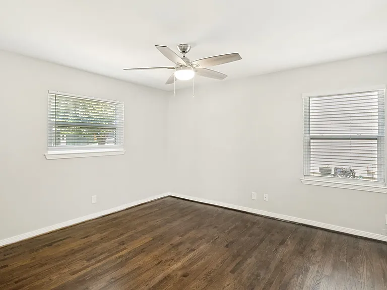 11524 Strand St — Photo 13
