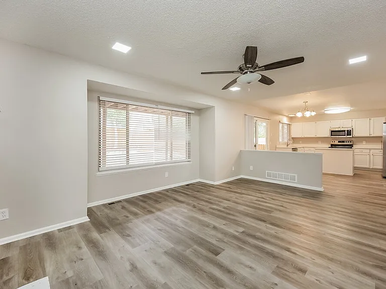 8327 Chancellor Dr — Photo 10