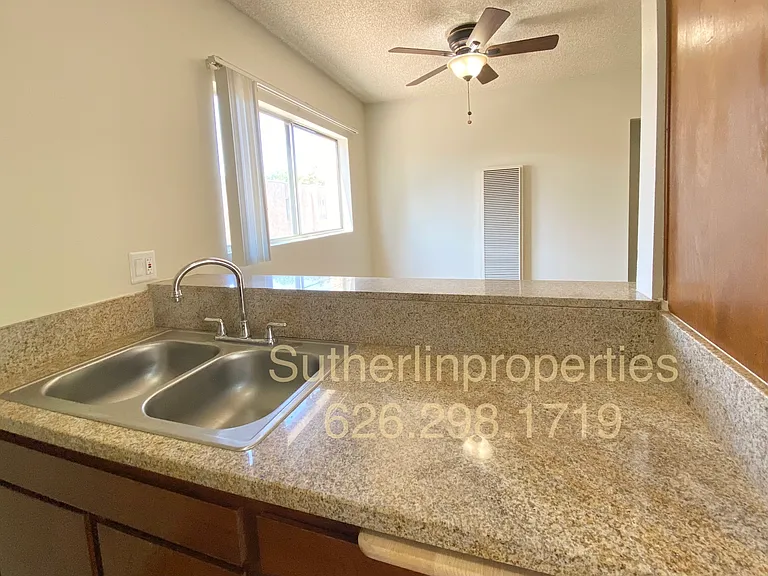 1425 E Orange Grove — Photo 21