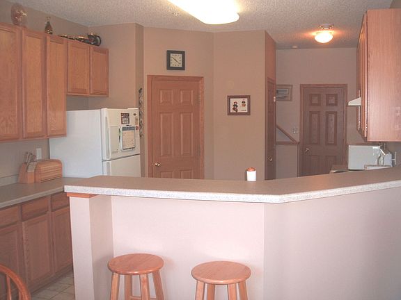 4th image of 4595 Blaine Ave