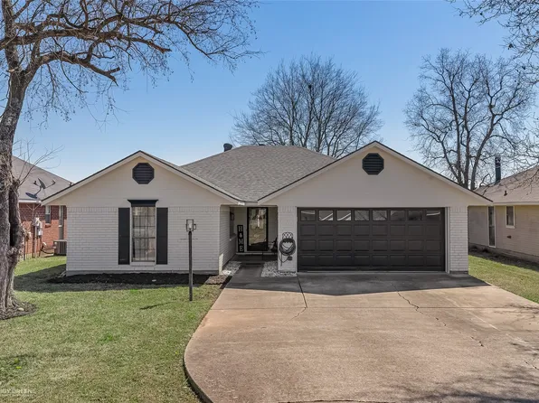 209 S Parkridge Dr, Benton, LA 71006