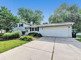 1187 Robin St, De Pere, WI 54115