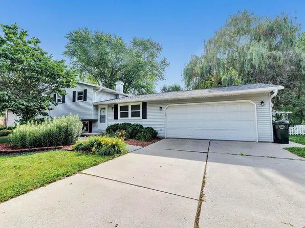 1187 Robin St, De Pere, WI 54115