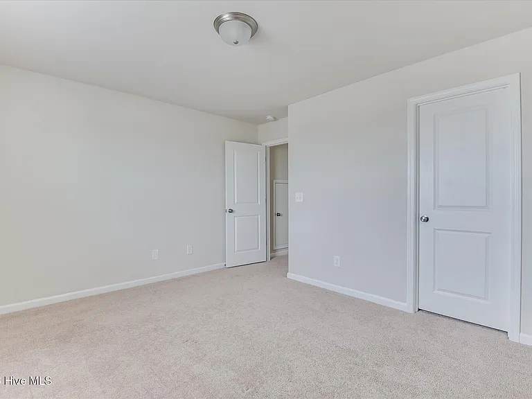 827 Justify Loop — Photo 32