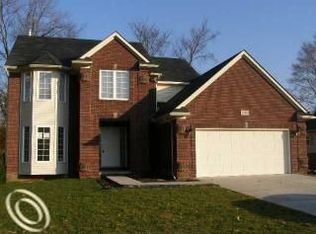31800 Norfolk St, Livonia, MI 48152