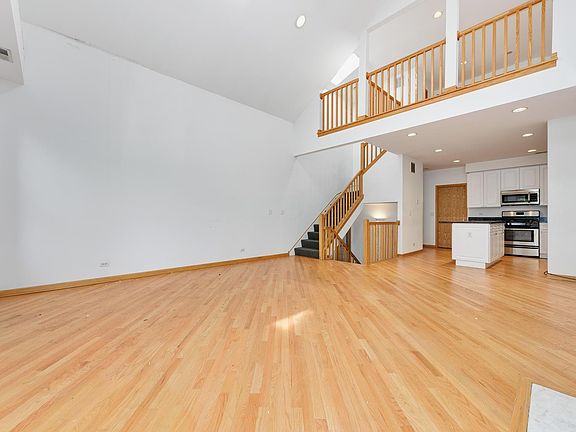 5th image of 2340 N Greenview Ave #3