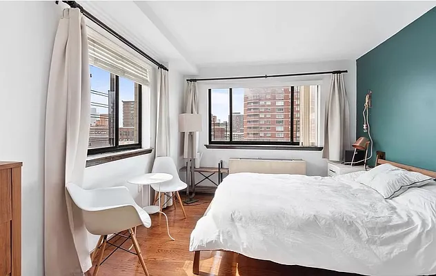 Rented by Akam Sales and Brokerage | media 17