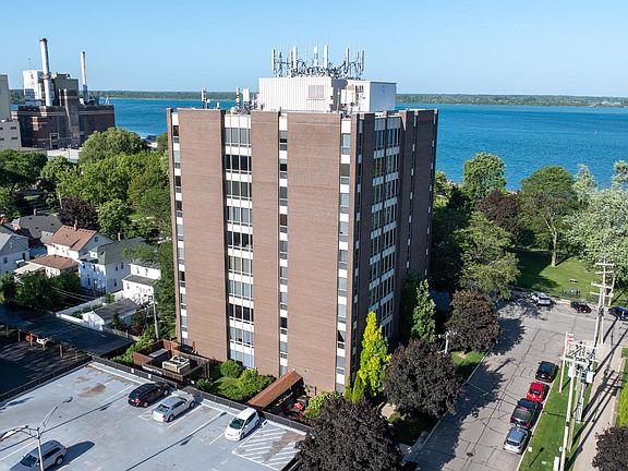3rd image of 20 Chestnut St APT 302