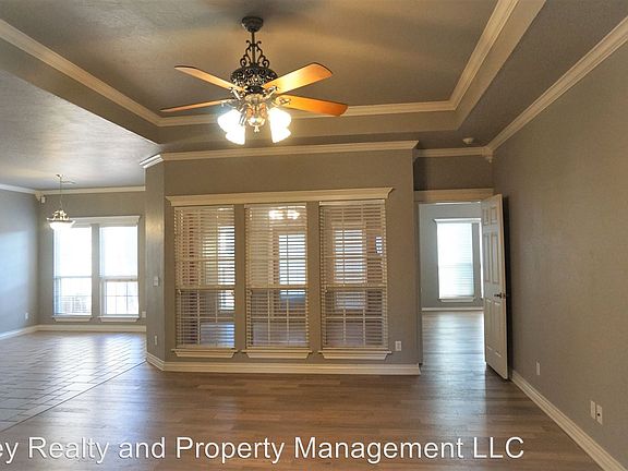 5th image of 2630 Silvertree Dr