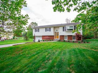 10 Kinder Dr, Kinderhook, NY 12106