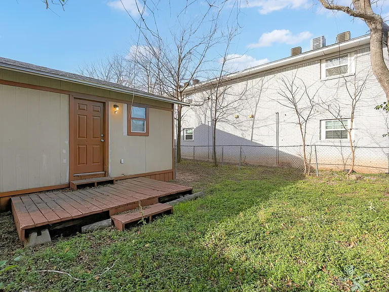 905 Parmer Ave #A — Photo 12