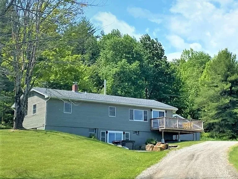 Long driveway leading up to hour and 2-car garage.