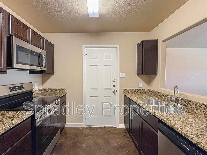 3 bed, 2.0 bath, 1293 sqft, $1,395 — Photo 4