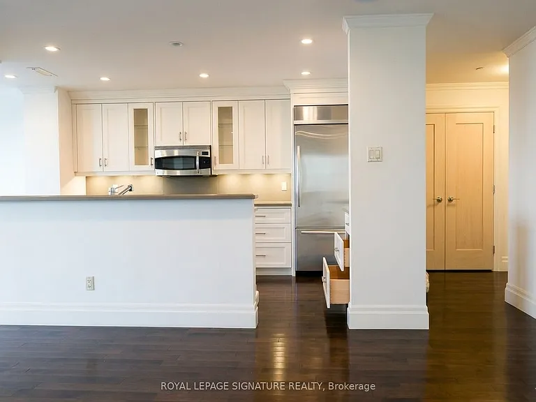 30 Wellington St E #2202 — Photo 8