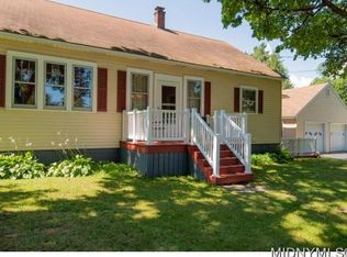 24 Wilcox Rd, Whitesboro, NY 13492