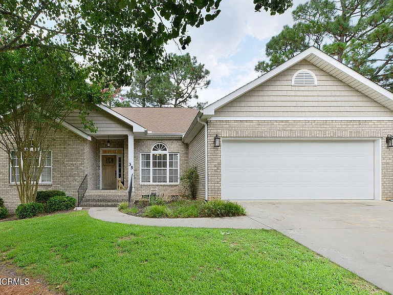 35 Bedford Cir — Photo 1