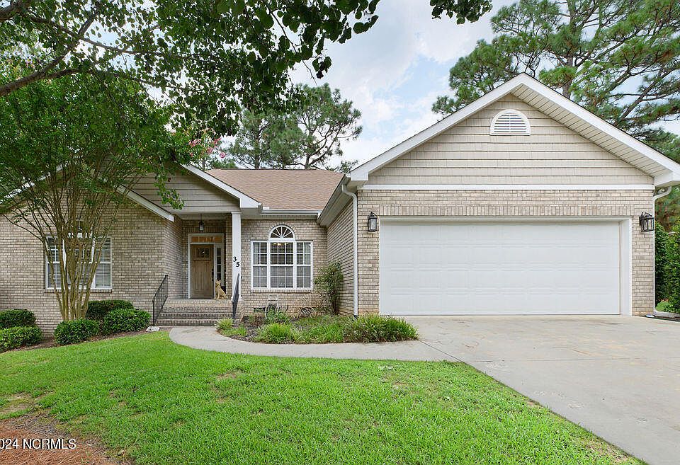 1st image of 35 Bedford Cir