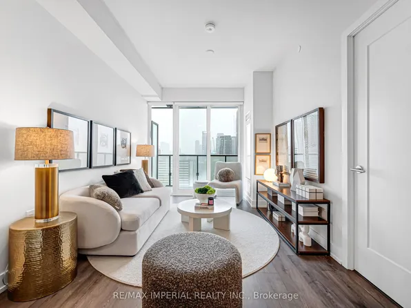 575 Bloor St E #2410, Toronto, ON M4W 0B2