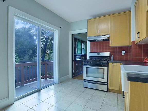 4th image of 3905 Elliot Ave