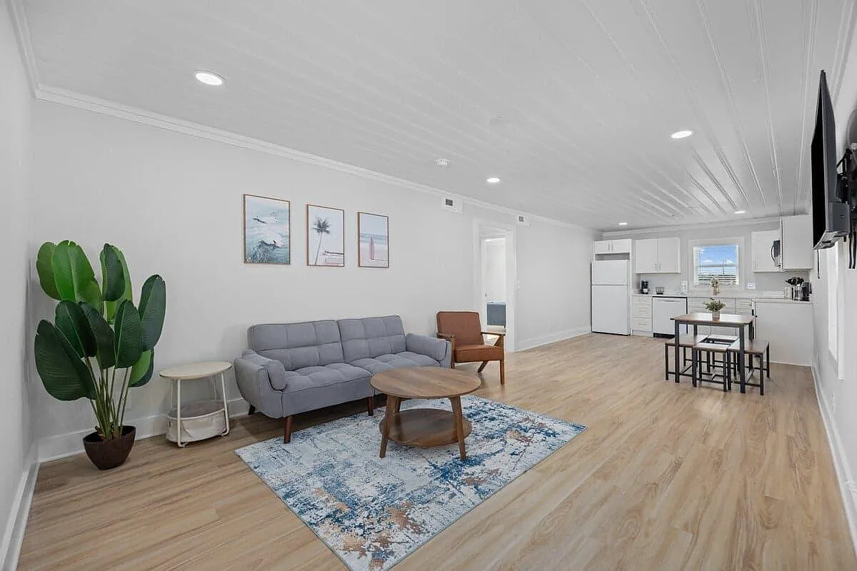 4501 N Ocean Blvd - Apt 4 — Photo 3