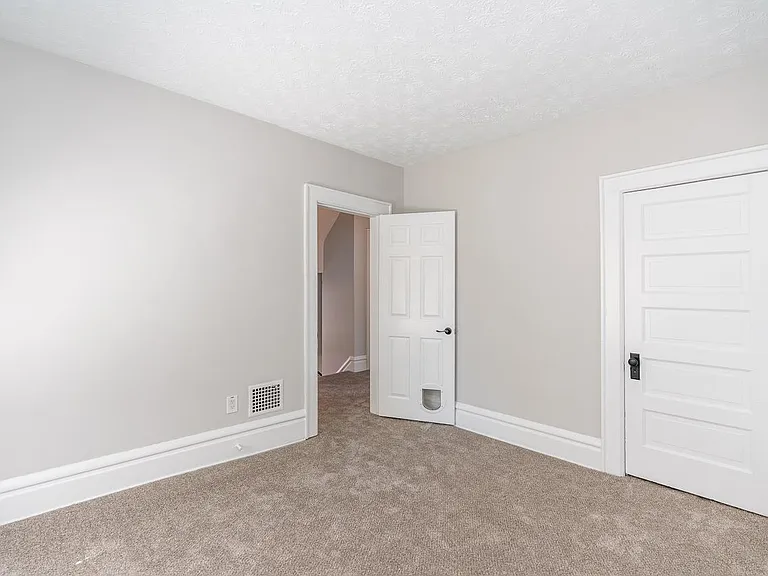 2435 Summit St — Photo 23