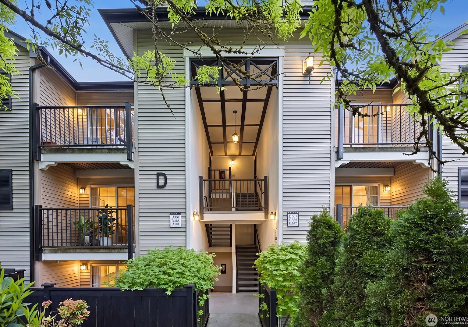 2 bed, 988 sqft, $2,695 — Photo 1