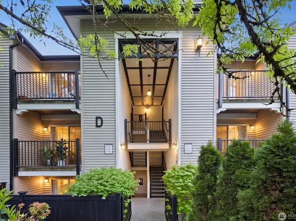 215 9th St APT D101, Kirkland, WA 98033