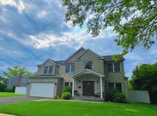 28 Fern Dr E, JERICHO, NY 11753