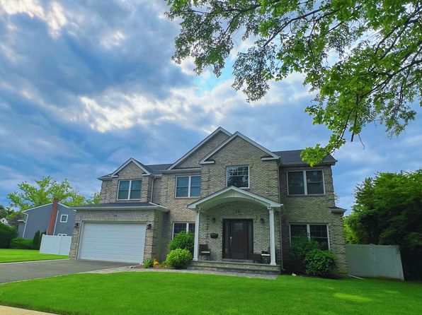 28 Fern Dr E