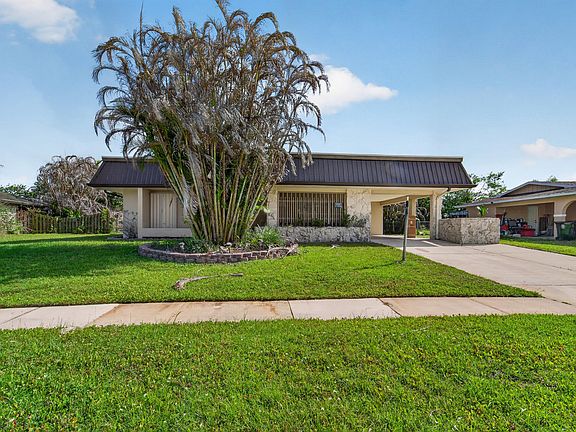 3rd image of 214 NE Camelot Drive