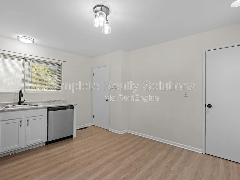 560 Bardot Dr — Photo 11