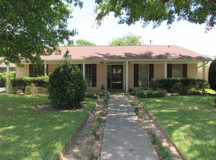 1907 Raintree St, Baytown, TX 77520