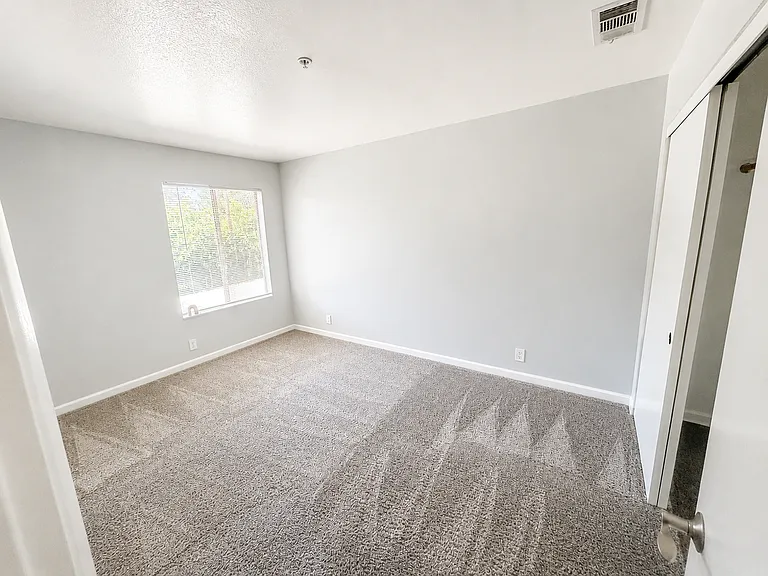Creekside Apartments — Photo 6