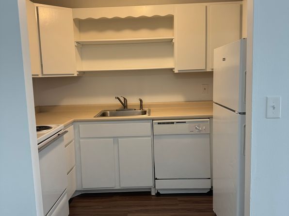 1109-1118 Warwick Ave #37