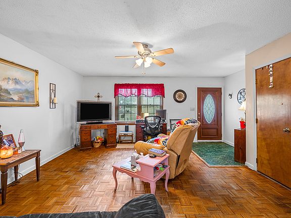 4th image of 900 Cricket Knoll Rd