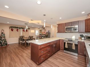 11 Skylark Ln, Levittown, NY 11756